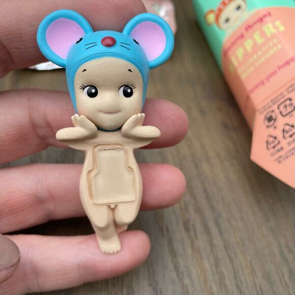 Sonny Angel Hipper Mouse collectible mini figure attach me - Picture 3 of 6